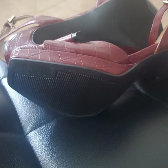 Guess 5" Heels - Picture 8 of 10